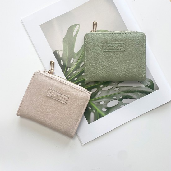 Factory-direct retro small wallet with an Instagram-style short design for women, a fresh, European and American style. Folding, simple, and artistic, with a buckle.