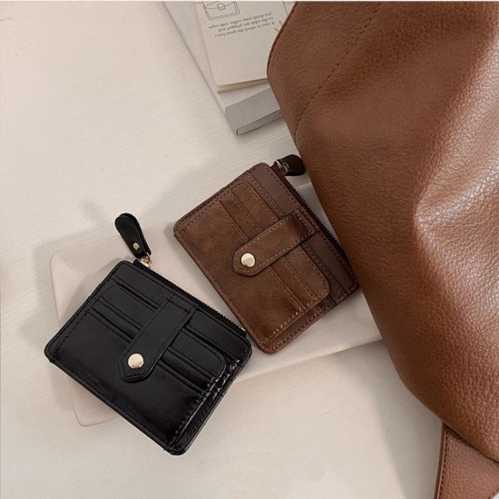 Simple, stylish, short, magnetic closure bag for women, a versatile, popular Korean clutch.