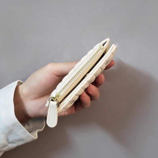 New Instagram cream square Japanese Chanel-style short wallet, women's coin purse, card holder, and stylish bi-fold, cute floral design.