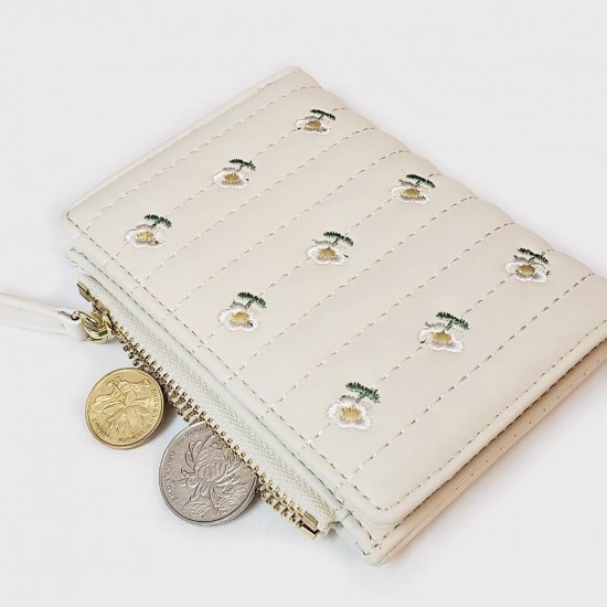 New Instagram cream square Japanese Chanel-style short wallet, women's coin purse, card holder, and stylish bi-fold, cute floral design.